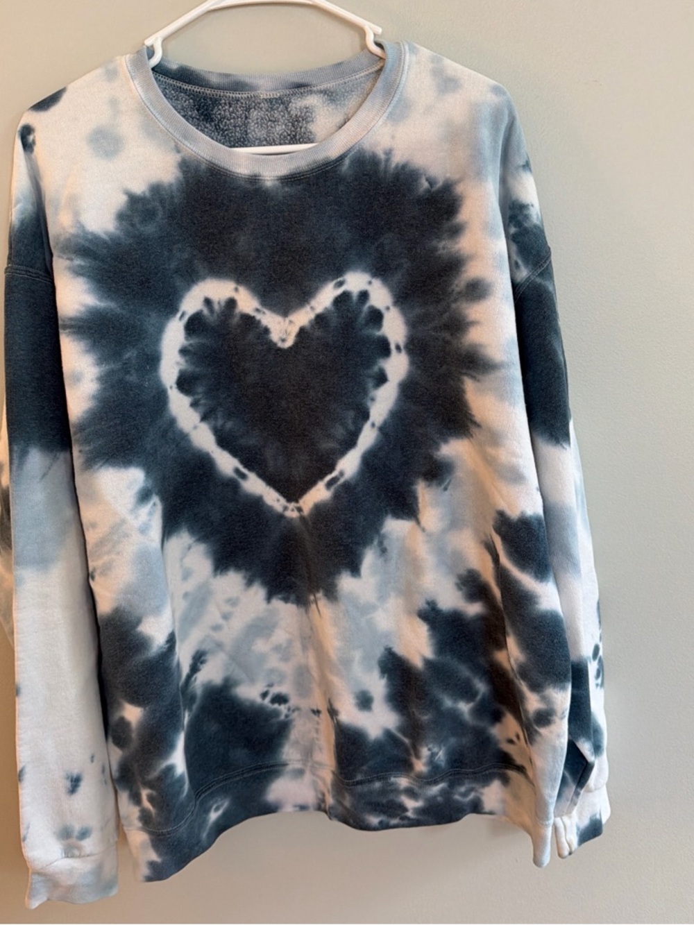 Tie-Dye Heart Sweatshirt - Navy & White